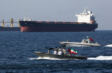 Ιρανικό υπερδεξαμενόπλοιο πέρασε ανενόχλητο από τα Στενά του Ορμούζ παρά τον αμερικανικό αποκλεισμό