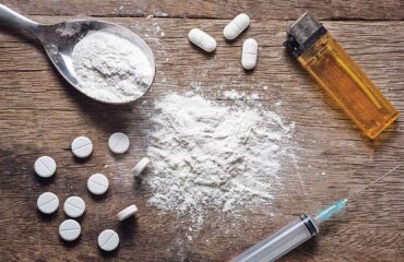 Χειροπέδες σε γιατρό στην Αθήνα που έγραφε συνταγές για ναρκωτικά σε ασθενείς του