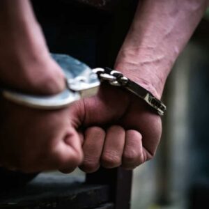 Χειροπέδες σε αλλοδαπό στον Έβρο που προσπάθησε να φέρει παράνομους μετανάστες στην ενδοχώρα