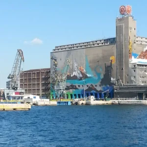 Πειραιάς: Όχημα εξετράπη της πορείας του και κατέληξε στη θάλασσα στην Ακτή Ξαβέρη – Σώος ο οδηγός