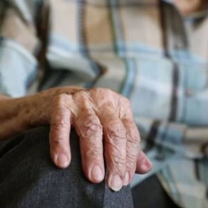 Πύργος: Συνελήφθη αλλοδαπός άνδρας που πήρε τον 2χρονο εγγονό του από το νοσοκομείο ενώ είχε πιει χλωρίνη!