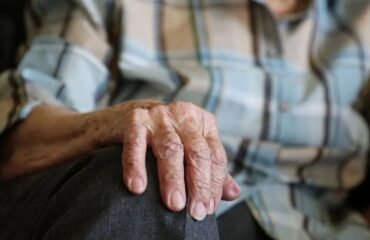 Πύργος: Συνελήφθη αλλοδαπός άνδρας που πήρε τον 2χρονο εγγονό του από το νοσοκομείο ενώ είχε πιει χλωρίνη!