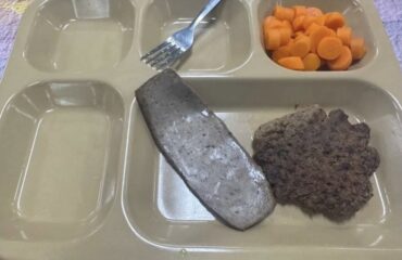 Αμερικανοί ναύτες και στρατιώτες παραπονιούνται για το φαγητό που τους παρέχουν