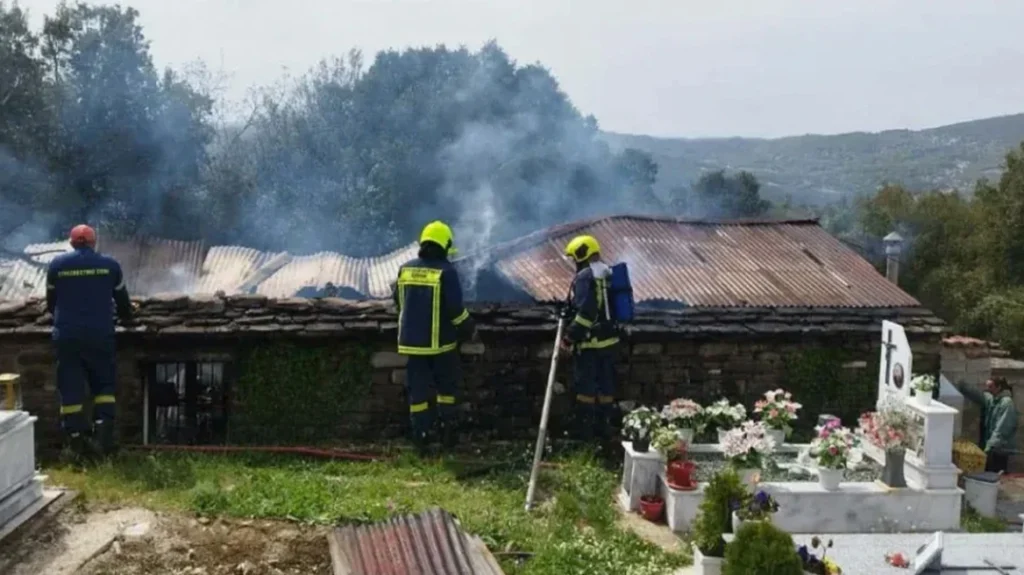 Ιωάννινα: Στις φλόγες νεκροταφείο – Καταστράφηκε το οστεοφυλάκιο (φωτο)