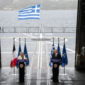 Bloomberg: Γιατί Ελλάδα και Γαλλία θα ανανεώσουν την αμυντική τους συνεργασία για τα επόμενα 5 έτη