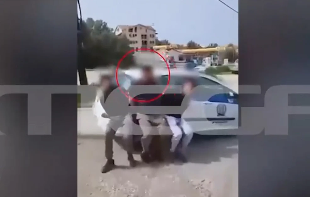 Με χόμπι τις παρανομίες ο 23χρονος αρσιβαρίστας στο Αργοστόλι: Δείτε τη στιγμή που σηκώνει περιπολικό (βίντεο)