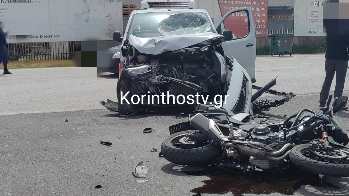 Σοβαρό τροχαίο στην Κόρινθο: Οχήματα έγιναν «κομμάτια» μετά από την σύγκρουσή τους – Ένας τραυματίας (φωτογραφίες)