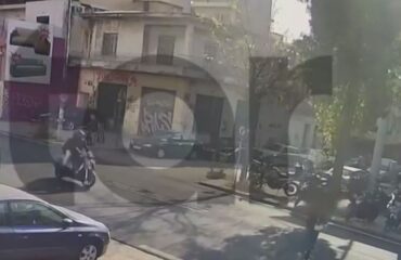 Βίντεο: Η στιγμή που μηχανή παρασέρνει και εγκαταλείπει 16χρονη στην Λιοσίων