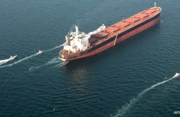 Δύο ινδικά τάνκερ δέχθηκαν καταιγισμό πυρών από τους Φρουρούς της Επανάστασης στα Στενά του Ορμούζ!