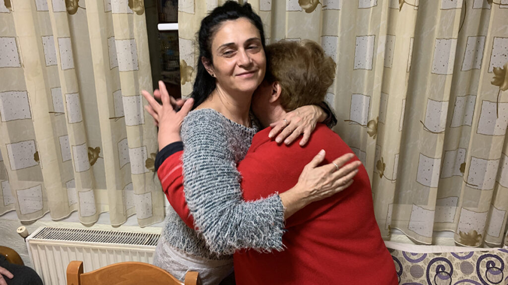 «Όπως δικάστηκα εγώ πρέπει και αυτός»: Tι λέει η καθαρίστρια που πλαστογράφησε το απολυτήριό της για Μ.Λαζαρίδη