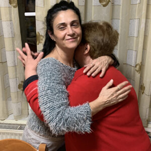 «Όπως δικάστηκα εγώ πρέπει και αυτός»: Tι λέει η καθαρίστρια που πλαστογράφησε το απολυτήριό της για Μ.Λαζαρίδη