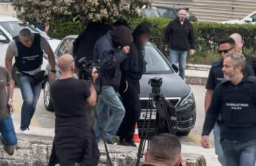 Οδηγούνται στις φυλακές Κορυδαλλού οι τρεις κατηγορούμενοι για την υπόθεση θανάτου της 19χρονης Μυρτούς