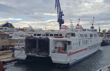 Πλοίο 30 ετών δώρισε στο ΠΝ εφοπλιστής