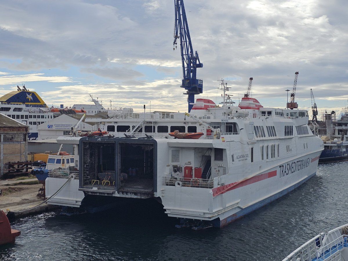 Πλοίο 30 ετών δώρισε στο ΠΝ εφοπλιστής