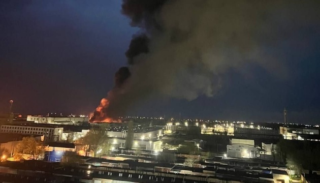 Βίντεο: Η Ουκρανία βομβάρδισε εργοστάσιο κατασκευής drones στη ρωσική πόλη Τάγκαρονγκ