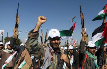 Οι Χούθι απειλούν να κλείσουν το στενό Μπαμπ αλ-Μαντέμπ: «Κανείς δεν θα μπορέσει να το ανοίξει»