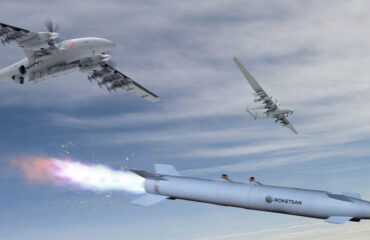 Δείτε βίντεο: Υπερηχητικός βαλλιστικός πύραυλος εκτοξεύεται από τουρκικό Bayraktar Akinci και χτυπά τον στόχο του