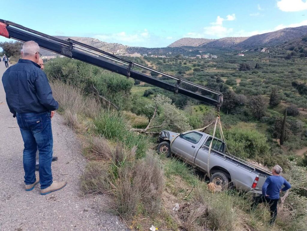Ηράκλειο Κρήτης: Όχημα νεωκόρου κατέληξε σε γκρεμό – Τον έψαχναν ο ιερέας και τα μέλη συλλόγου (βίντεο)
