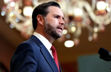 Αναφορές για  άφιξη Βανς  και  Γουίτκοφ στο Ισλαμαμπάντ για τελικό γύρο διαπραγματεύσεων ΗΠΑ-Ιράν