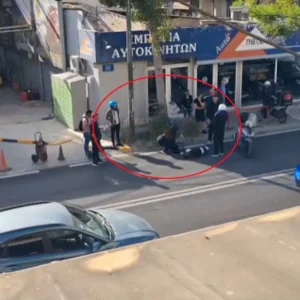 Ξεσπά η μητέρα της 16χρονης που την παρέσυρε Σουδανός στη Λιοσίων – «Θέλω να γίνει το παιδί μου καλά» (βίντεο)