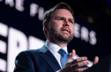 ΗΠΑ: Σε λίγες ώρες στο Πακιστάν ο Τζ.Ντ.Βανς – Αισιόδοξος ο Ντ.Τραμπ για τις συνομιλίες με το Ιράν