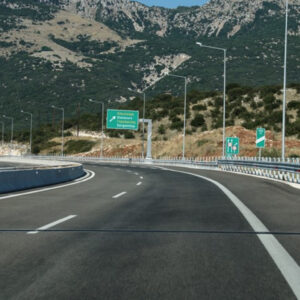 «Κινούμενος κίνδυνος»: Oδηγούσε ανάποδα για 6,5χλμ στην Ιόνια Οδό και είπε πως… μπερδεύτηκε (βίντεο)