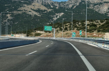 «Κινούμενος κίνδυνος»: Oδηγούσε ανάποδα για 6,5χλμ στην Ιόνια Οδό και είπε πως… μπερδεύτηκε (βίντεο)