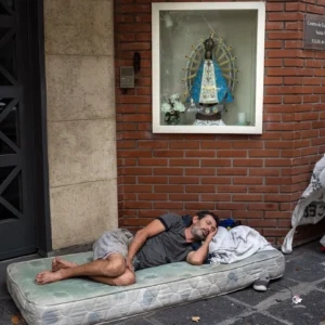 Κάτι έχει «στραβώσει» στην Αργεντινή του Χ.Μιλέι: Αυξήθηκα οι άστεγοι στο Μπουένος Άιρες κατά 57%