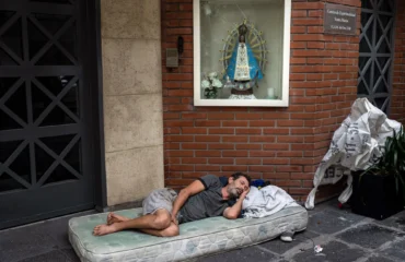 Κάτι έχει «στραβώσει» στην Αργεντινή του Χ.Μιλέι: Αυξήθηκα οι άστεγοι στο Μπουένος Άιρες κατά 57%