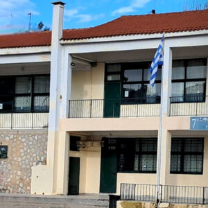 Χαϊδάρι: Μαθήτρια έπεσε από τον πρώτο όροφο του 7ου Γυμνασίου – Υποχώρησε το κάγκελο!