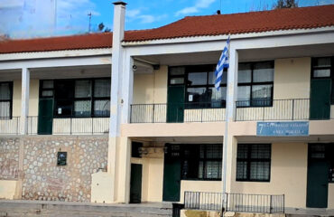 Χαϊδάρι: Μαθήτρια έπεσε από τον πρώτο όροφο του 7ου Γυμνασίου – Υποχώρησε το κάγκελο!