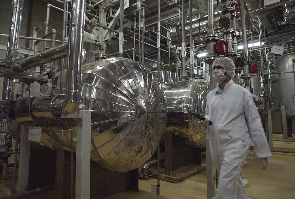 WSJ: Γιατί η απομάκρυνση του εμπλουτισμένου ουρανίου από το Ιράν θεωρείται περίπλοκη