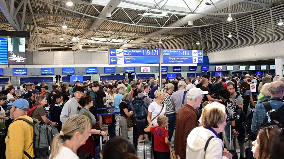 Ανησυχία στην ΕΕ: Χωρίς βιομετρικούς ελέγχους θα εισέρχονται την Ελλάδα οι Βρετανοί ταξιδιώτες το καλοκαίρι