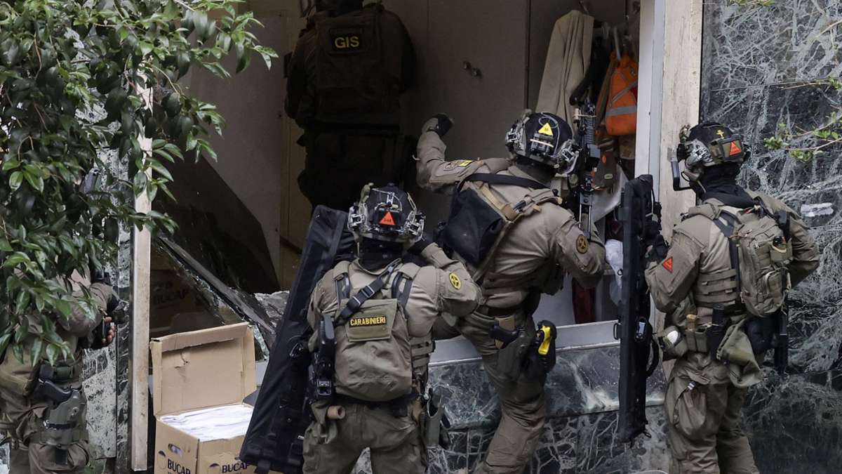 Τεράστια επιχείρηση στην Ιταλία: Eιδικές δυνάμεις των Καραμπινιέρων συνέλαβαν δεκάδες πρώην αστυνομικούς – Ο λόγος