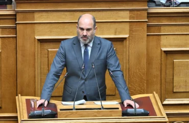 Δ.Μαρκόπουλος: «Δεν θα περιφέρω τους τίτλους σπουδών μου για να ικανοποιηθεί ο βούρκος»