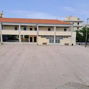 Χαϊδάρι: Με κρανιοεγκεφαλικές κακώσεις και με διάχυτο εγκεφαλικό οίδημα η 13χρονη που έπεσε από μπαλκόνι σχολείου