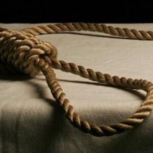 Τραγωδία στο Αγρίνιο: Πατέρας ενός παιδιού βρέθηκε απαγχονισμένος μέσα στην αποθήκη του σπιτιού του