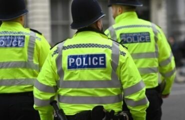 Βρετανία: Χειροπέδες σε οκτώ άτομα για εμπρηστικές επιθέσεις σε εβραϊκούς χώρους