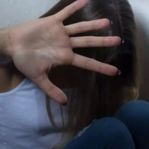 Ρόδος: 28χρονος Αλβανός εισέβαλε στο δωμάτιο 16χρονης και αυτοϊκανοποιήθηκε μπροστά της