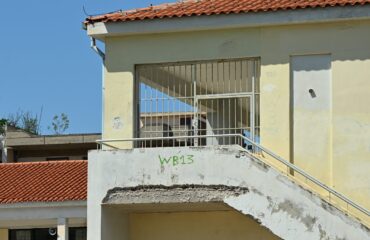 Χαϊδάρι: Αθλήτρια του Τάε Κβο Ντο η 13χρονη που έπεσε από το μπαλκόνι σχολείου – Δίνει μάχη για τη ζωή της