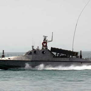 Ο ιρανικός Στόλος των «σκαφών κουνουπιών» έχει παραμείνει σχεδόν άθικτος & συνεχίζει να ελέγχει τα Στενά του Ορμούζ