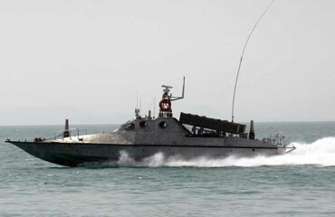 Ο ιρανικός Στόλος των «σκαφών κουνουπιών» έχει παραμείνει σχεδόν άθικτος & συνεχίζει να ελέγχει τα Στενά του Ορμούζ