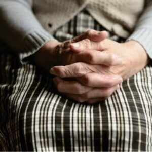 Χαλκίδα: 46χρονη μαζί με τον σύντροφό της έκαναν τη ζωή της 70χρονης μητέρας της «κόλαση» – Την βασάνιζαν ανελλιπώς