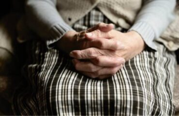 Χαλκίδα: 46χρονη μαζί με τον σύντροφό της έκαναν τη ζωή της 70χρονης μητέρας της «κόλαση» – Την βασάνιζαν ανελλιπώς