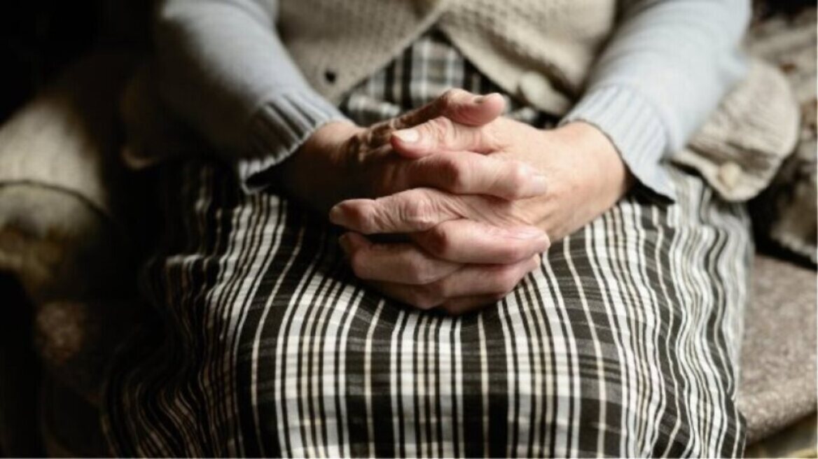 Χαλκίδα: 46χρονη μαζί με τον σύντροφό της έκαναν τη ζωή της 70χρονης μητέρας της «κόλαση» – Την βασάνιζαν ανελλιπώς