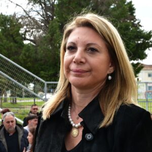 Μ.Καρυστιανού κατά Λ.Κοβέσι: «Κακώς δεν άσκησε ποινικές ευθύνες σε Έλληνες υπουργούς για τα Τέμπη»