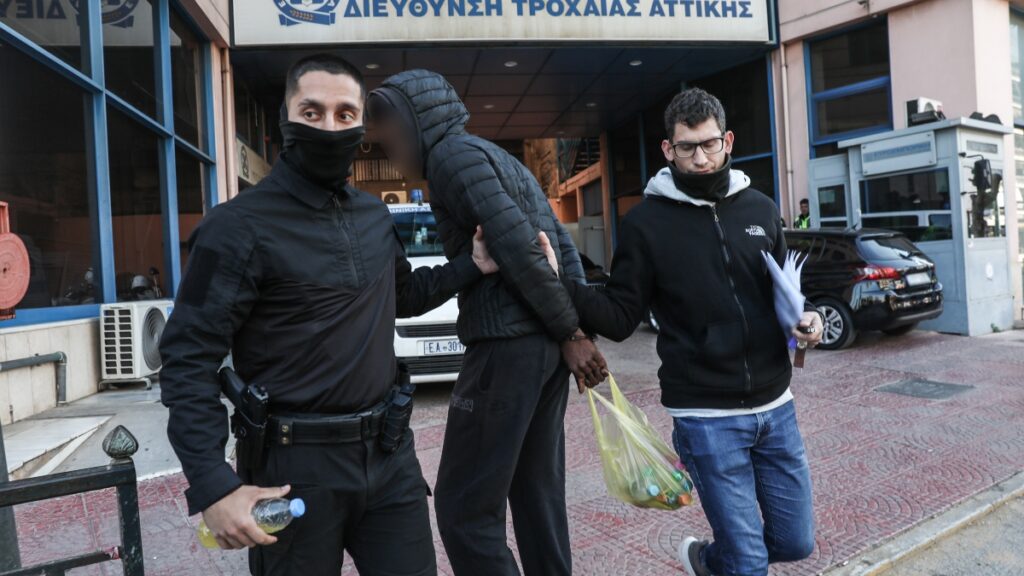 Τροχαίο στη Λιοσίων: Στη φυλακή ο… 16χρονος Σουδανός – Υποστήριξε ότι φοβήθηκε επειδή δεν έχει δίπλωμα