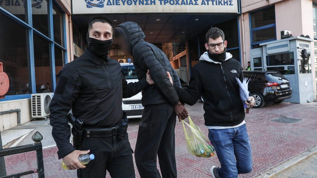 Τροχαίο στη Λιοσίων: Στη φυλακή ο… 16χρονος Σουδανός – Υποστήριξε ότι φοβήθηκε επειδή δεν έχει δίπλωμα