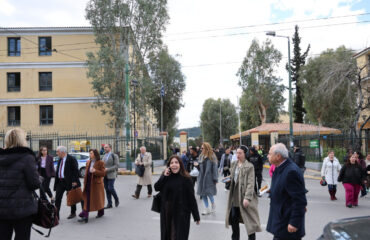 Ευελπίδων: Πατέρας άφησε την τεσσάρων ετών κόρη του μόνη της στο αυτοκίνητο – Συνελήφθη από τις Αρχές