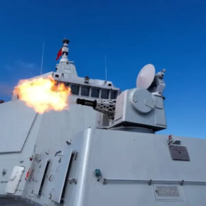 Ασκήσεις σχηματισμού και πυρά πυροβόλων από κινεζικά αντιτορπιλικά (βίντεο)